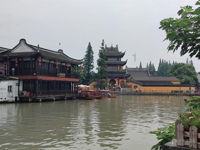 小球进黑洞